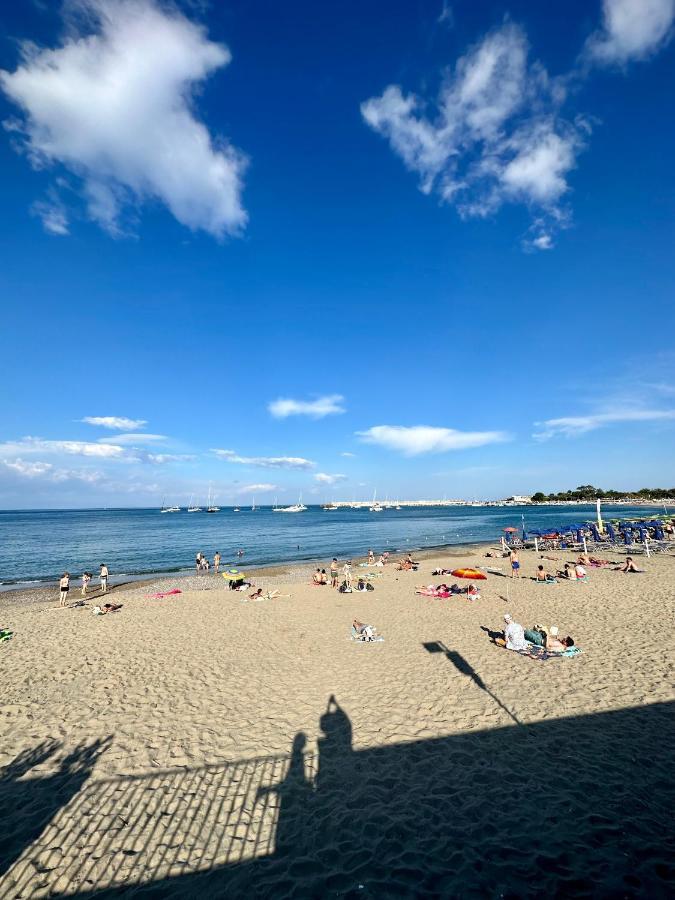 Attico Di Giggia Lejlighed Giardini Naxos Eksteriør billede